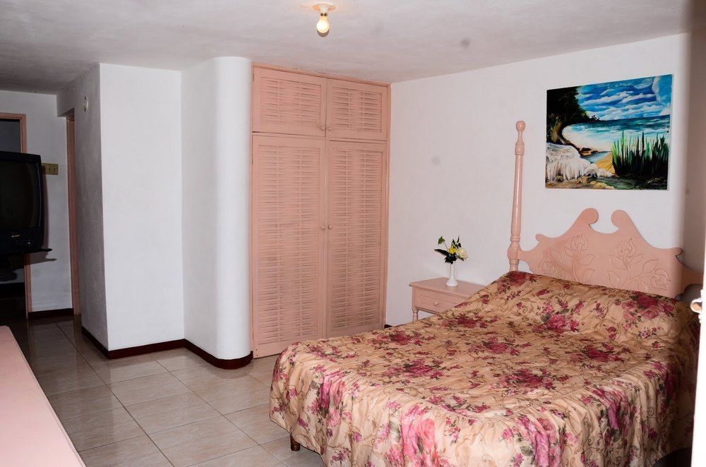 Marine View Hotel Ocho Rios Exterior foto